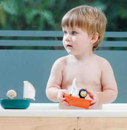 Sailing Penguin - Plan Toys