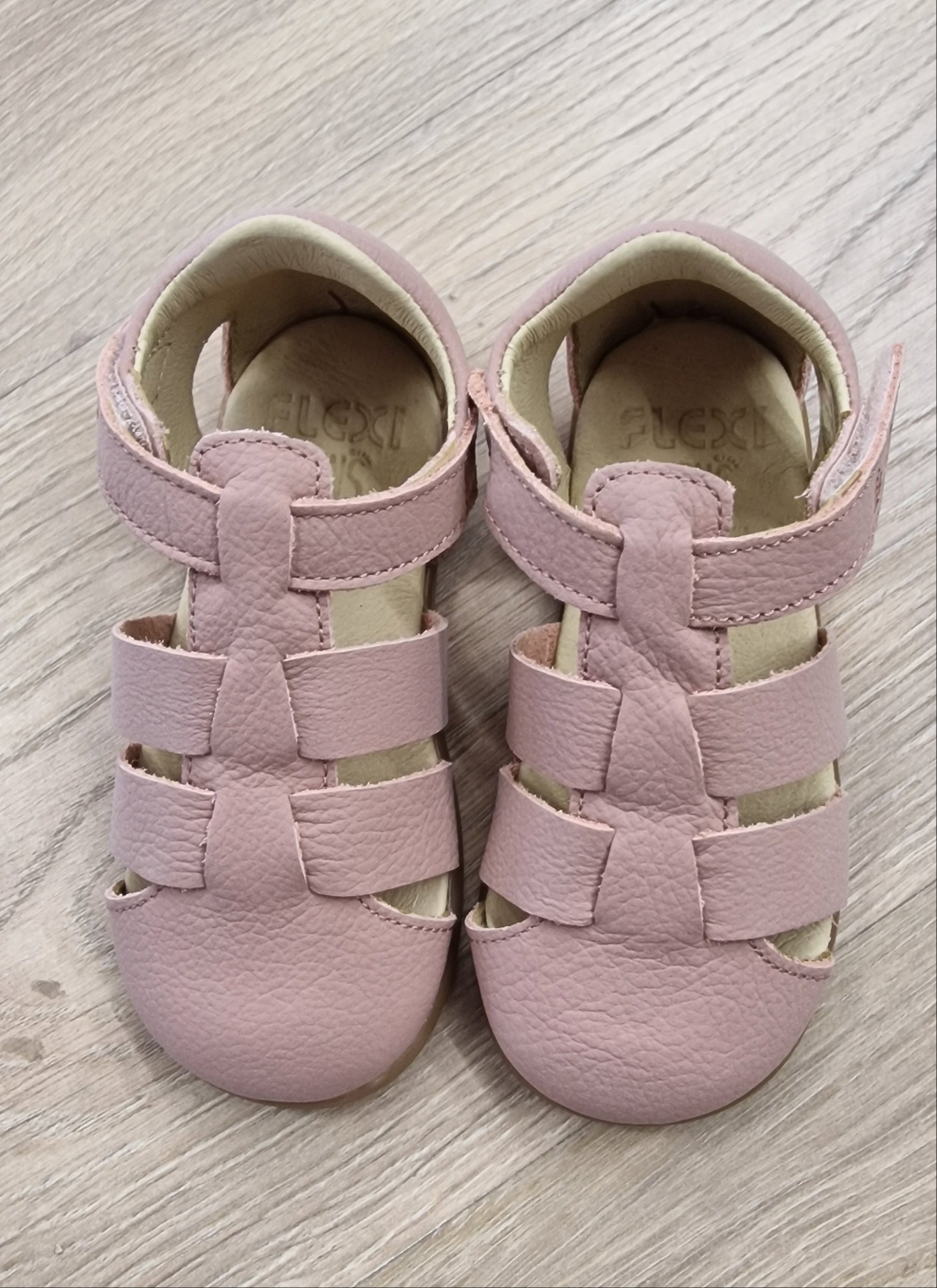 Sandalia Dinoflexi Lavanda pinK Puntera Cerrada Piso H Barefoot - Flexi Nens