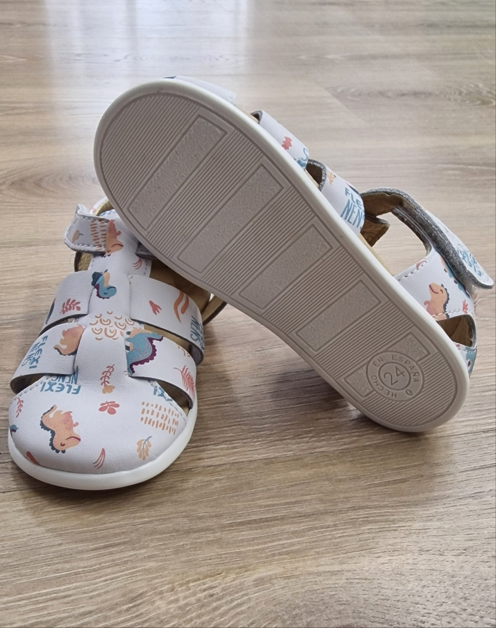 Sandalia Dinoflexi Blanco Puntera Cerrada Piso H Barefoot - Flexi Nens