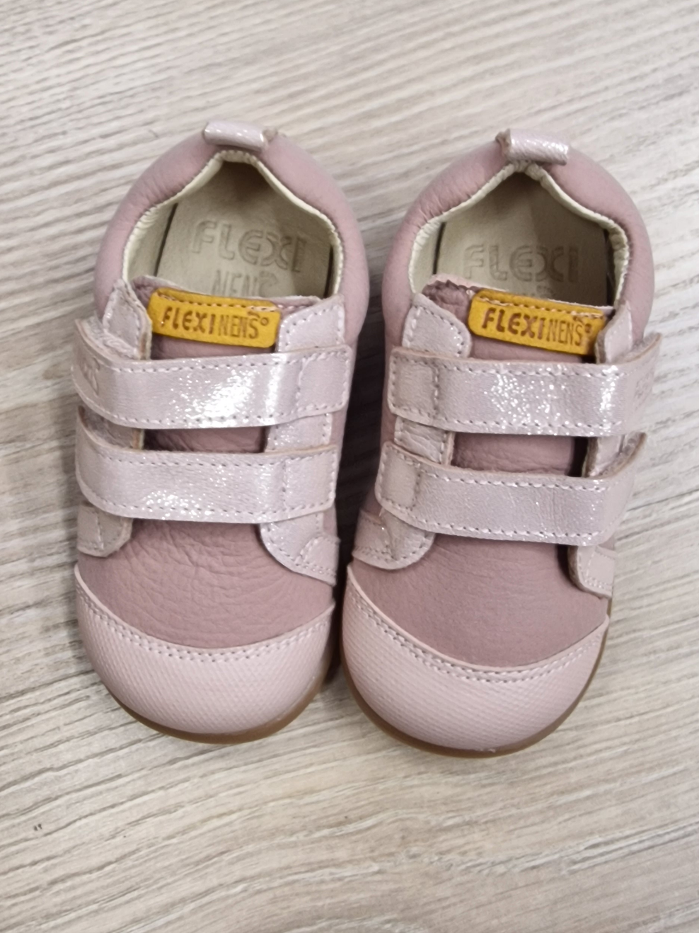 Deportiva Nude Rosa y Brilli 22 Piso H Barefoot - Flexi Nens
