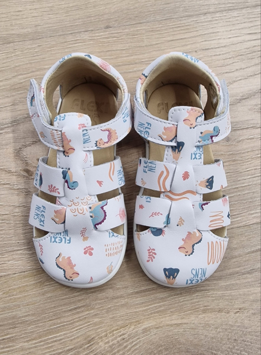 Sandalia Dinoflexi Blanco Puntera Cerrada Piso H Barefoot - Flexi Nens